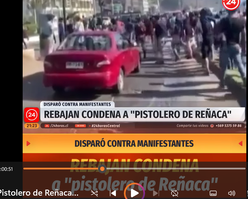Hyundai rojo 1998 de Daniel Molina detrás de Cobin en semáforo (0:51)